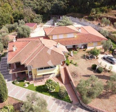 Sıralı evler Priverno, Latina ilçesinde