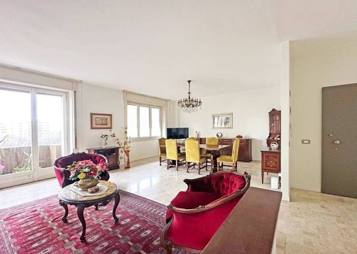 Apartment / Etagenwohnung in Mailand, Lombardei