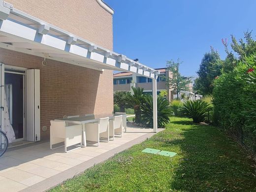 Caorle, Provincia di Veneziaのテラスハウス