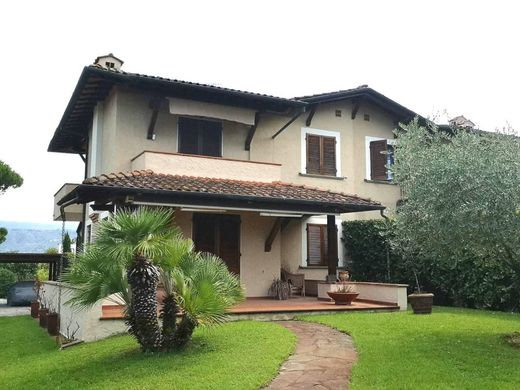 Villa à Camaiore, Lucques