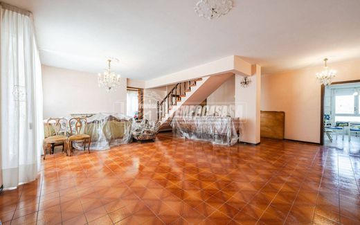 Ρετιρέ σε Modena, Provincia di Modena