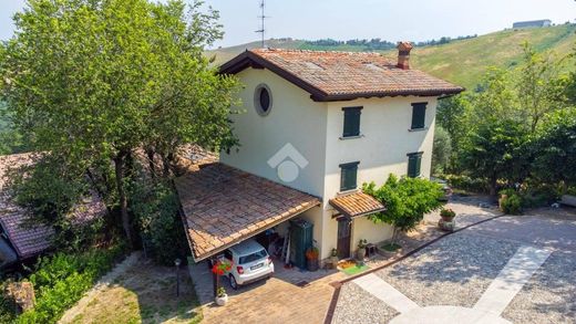 Villa in Serramazzoni, Provincia di Modena