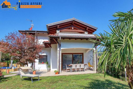 Villa in Lavena Ponte Tresa, Provincia di Varese