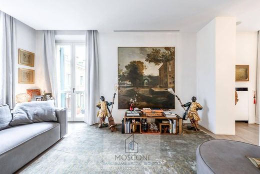 Apartment / Etagenwohnung in Verona, Provincia di Verona