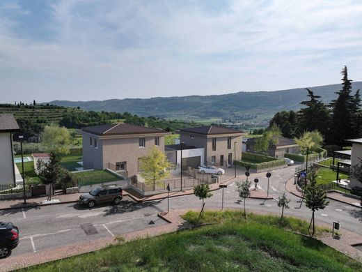 Villa a Grezzana, Verona