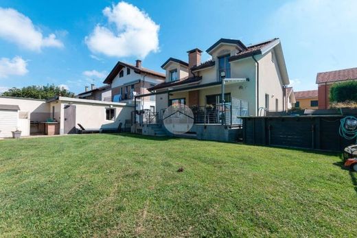 Villa a Beinasco, Provincia di Torino