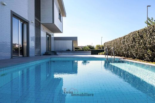 Villa a Fiumicino, Roma