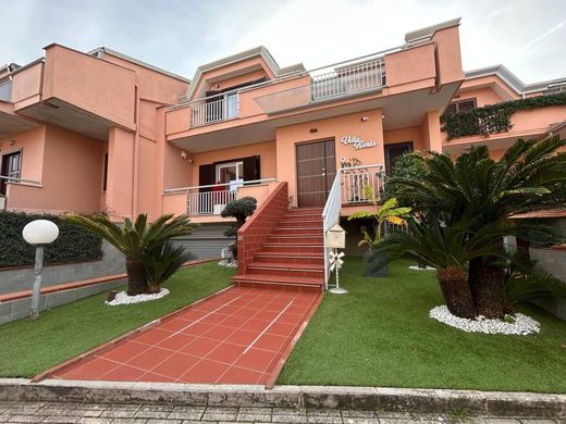 Villa in Caserta, Provincia di Caserta