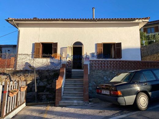 Villa Isola del Giglio, Grosseto ilçesinde