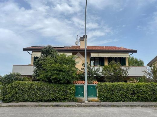 Villa - Collesalvetti, Provincia di Livorno