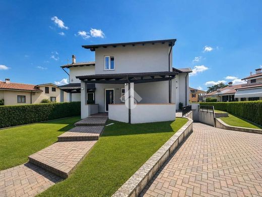 Villa in Castelnuovo del Garda, Provincia di Verona
