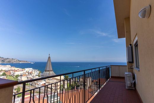 Penthouse à Giardini-Naxos, Messine