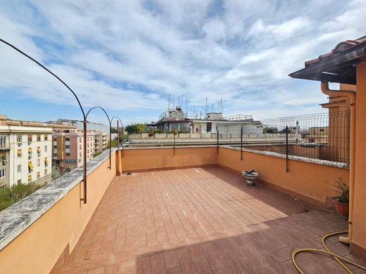 Penthouse Roma, Lazio bölgesinde