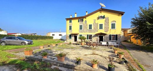 Country House in Valeggio sul Mincio, Provincia di Verona
