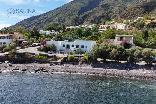 Villa in Santa Marina Salina, Messina