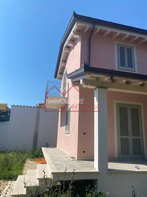 Villa Camaiore, Lucca ilçesinde