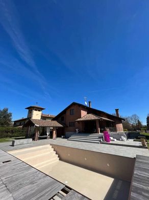 Villa a Binasco, Milano