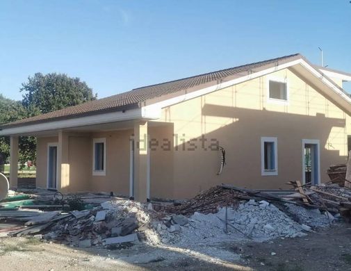 Villa in Ladispoli, Rome