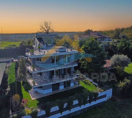 Villa - Peschiera del Garda, Provincia di Verona