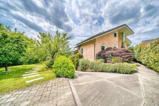 빌라 / Rivoli, Torino