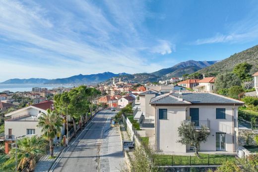 Appartement à Borgio, Savone