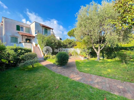 Villetta a Schiera a Ischia, Napoli