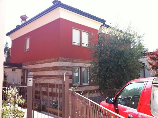 Villa in Rovereto, Trento