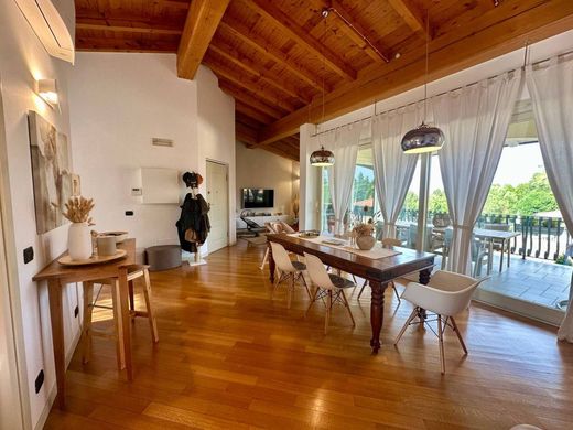 Attico a Desenzano del Garda, Brescia