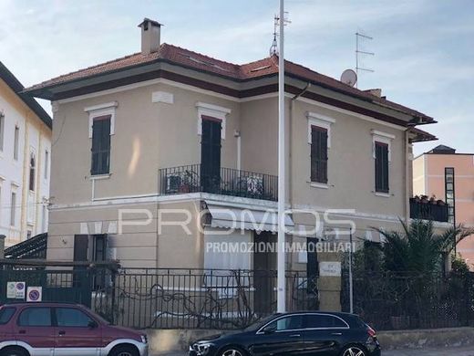 Villa in Cagliari, Provincia di Cagliari