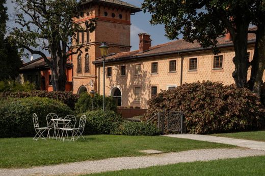 Piso / Apartamento en Fino Mornasco, Provincia di Como