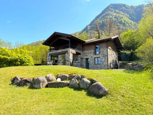 Villa in Castelveccana, Provincia di Varese