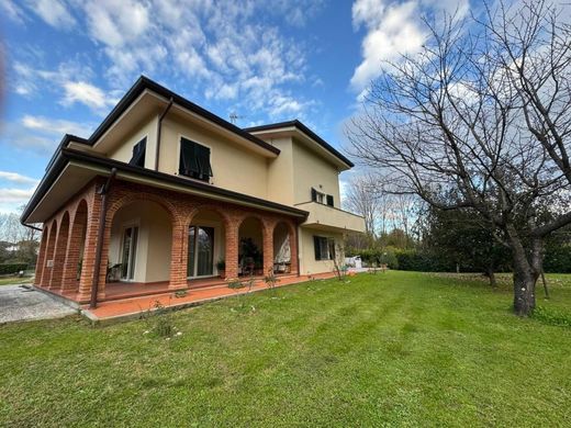 Villa a Lucca, Toscana