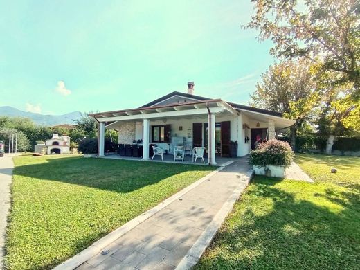 Villa in Pietrasanta, Provincia di Lucca