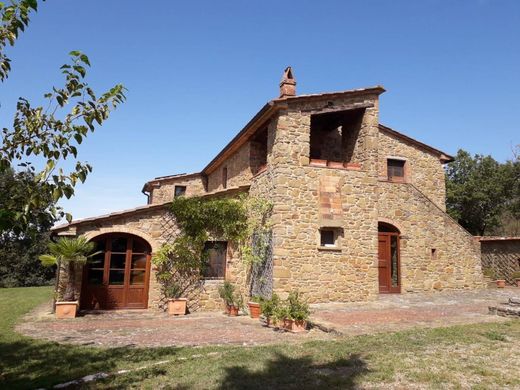 Country House in Monte San Savino, Province of Arezzo