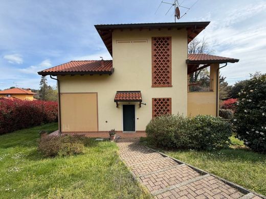 Villa in Oleggio Castello, Provincia di Novara