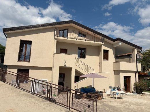 Villa in Potenza, Provincia di Potenza