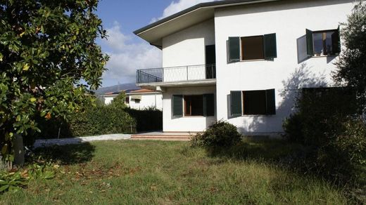 Villa in Montignoso, Provincia di Massa-Carrara