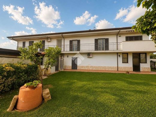 Luxury home in Fondi, Provincia di Latina