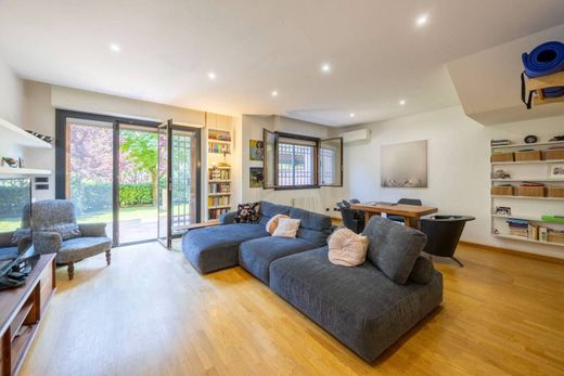 Casalecchio di Reno, Bolognaのテラスハウス