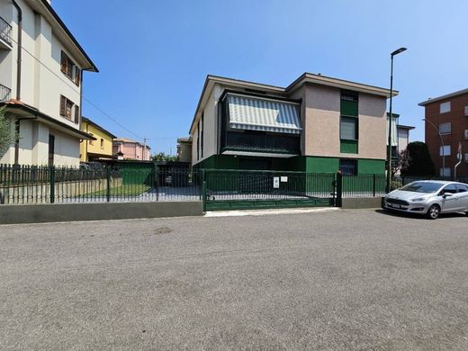 Villa in Almè, Provincia di Bergamo