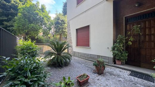 Appartement à Prato, Provincia di Prato