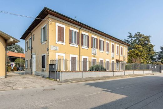 Villa in Peschiera Borromeo, Milan
