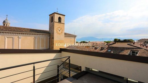 阁楼  Desenzano del Garda, 布雷西亚省