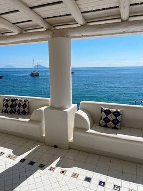 Villa in Santa Marina Salina, Messina