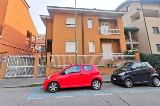 Villa in Sesto San Giovanni, Milan