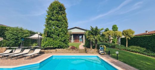 Cizzago-Comezzano, Provincia di Bresciaのヴィラ