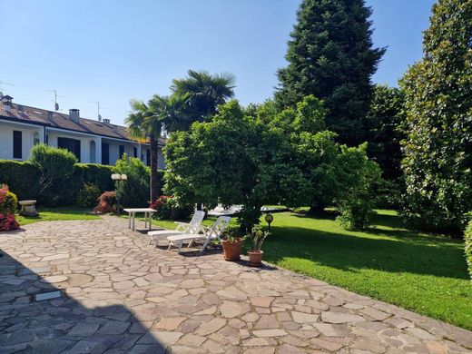 Villa in Colturano, Città metropolitana di Milano