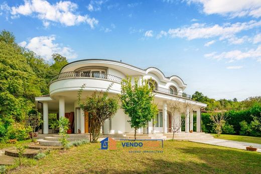 Βίλα σε Alba, Provincia di Cuneo