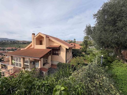 Villa in Messina, Province of Messina