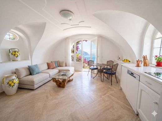 Apartment / Etagenwohnung in Anacapri, Neapel